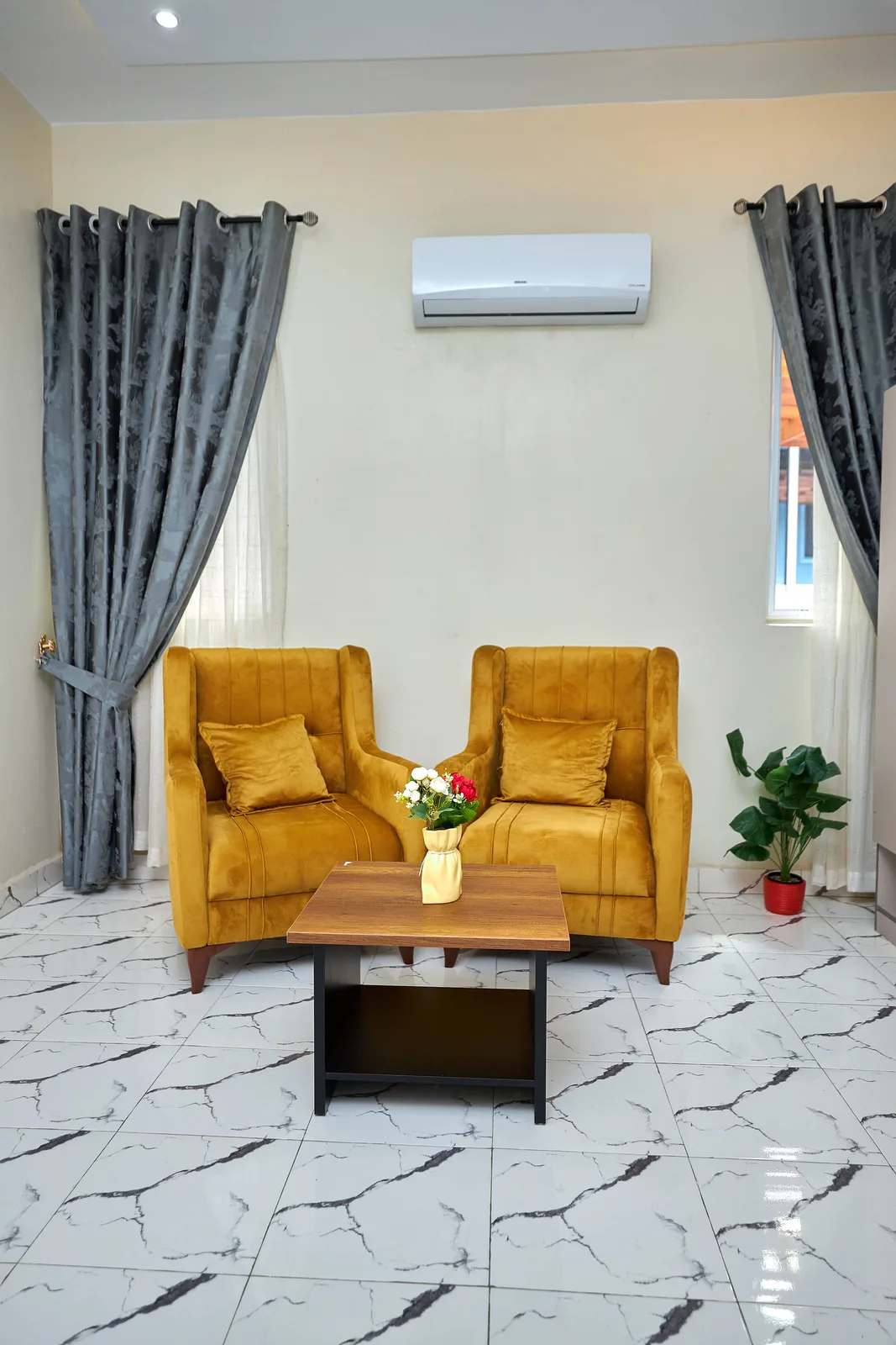 Eyelet curtains and seating corner